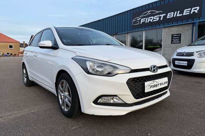 Hvid Hyundai i20 fra 2015