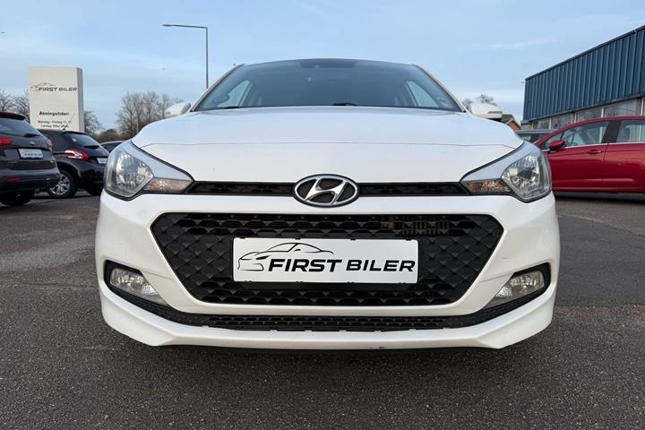 Hvid Hyundai i20 fra 2015