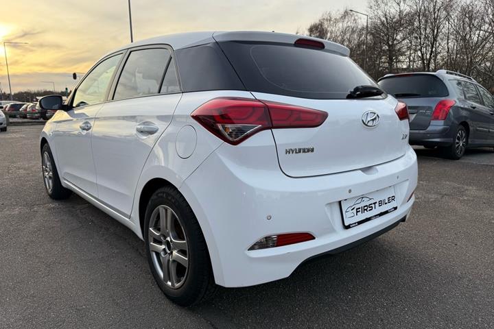 Hvid Hyundai i20 fra 2015