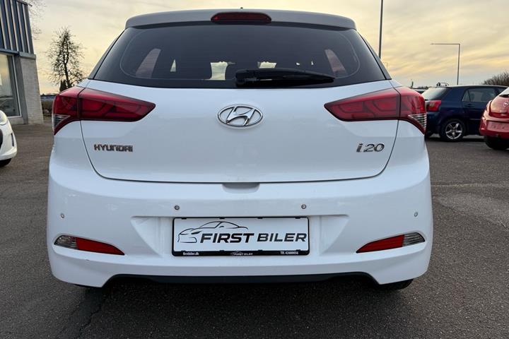 Hvid Hyundai i20 fra 2015