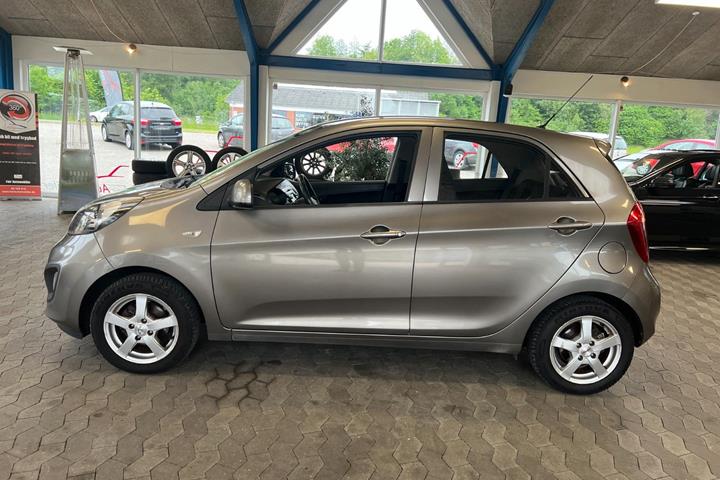 Beige Kia Picanto fra 2011