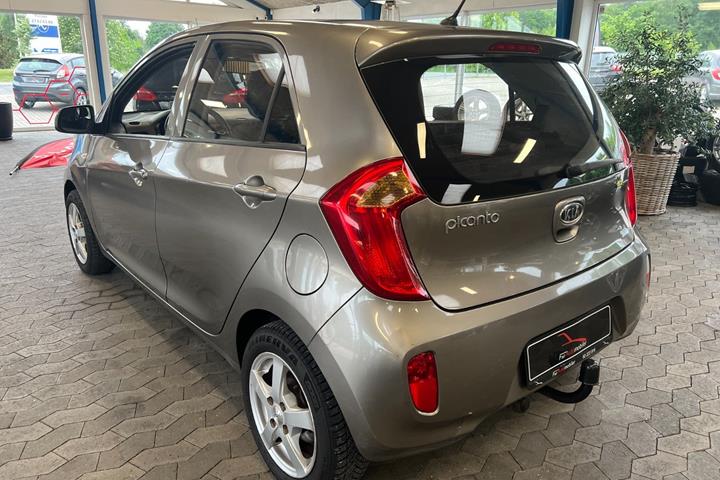 Beige Kia Picanto fra 2011