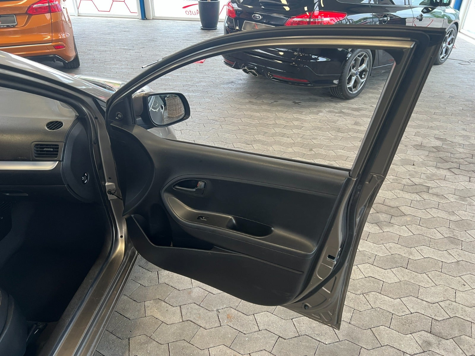 Beige Kia Picanto fra 2011