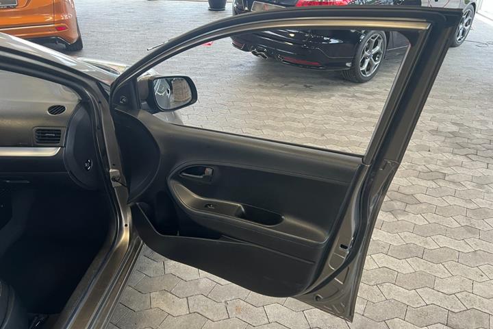 Beige Kia Picanto fra 2011