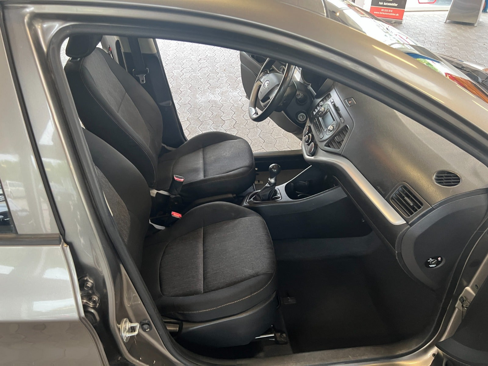 Beige Kia Picanto fra 2011