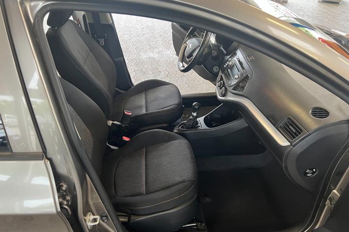 Beige Kia Picanto fra 2011