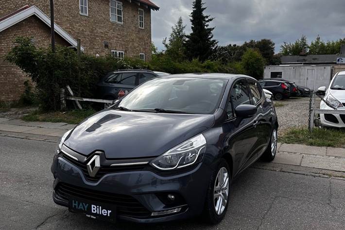 Grå Renault Clio IV fra 2017