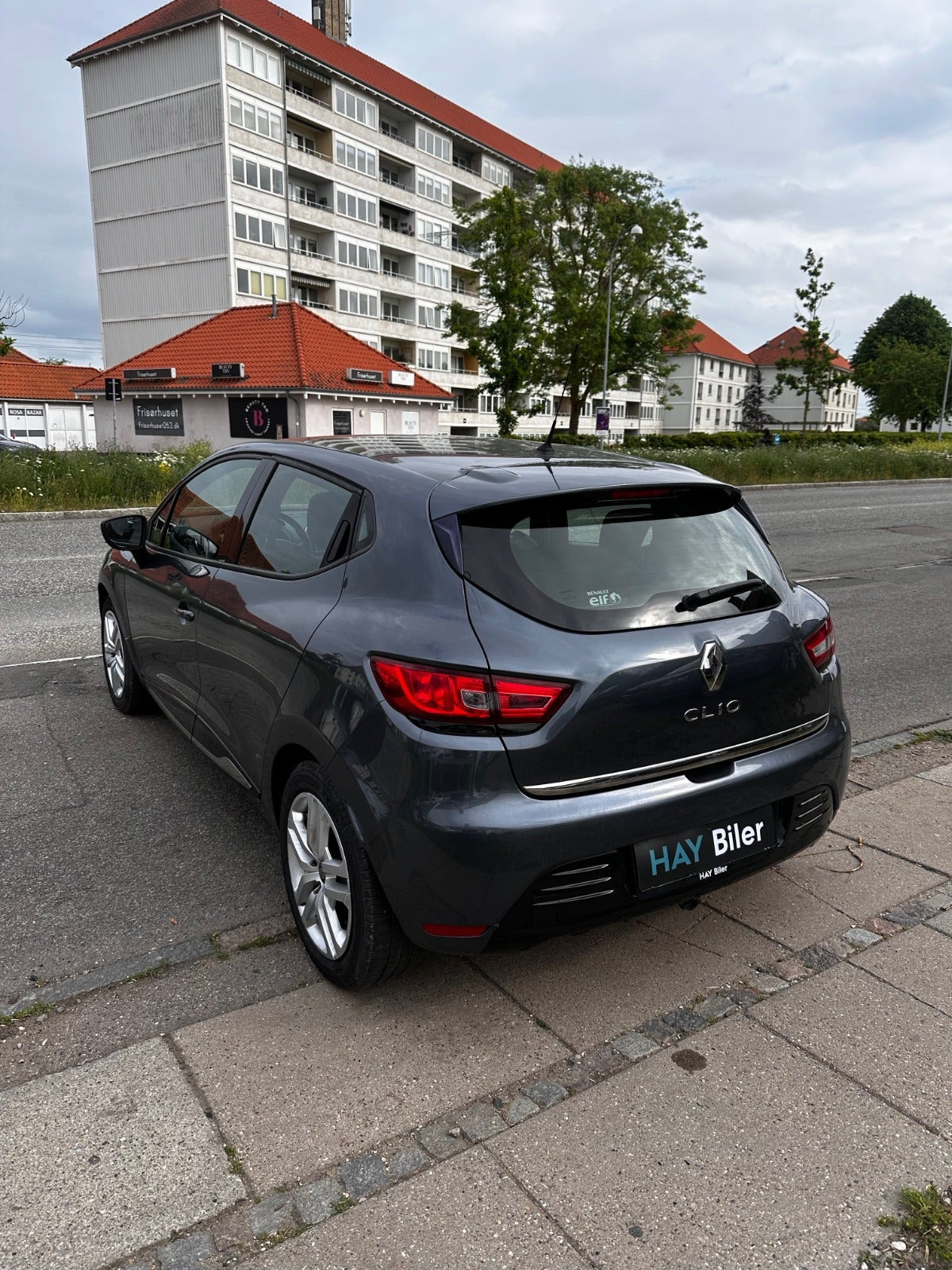 Grå Renault Clio IV fra 2017