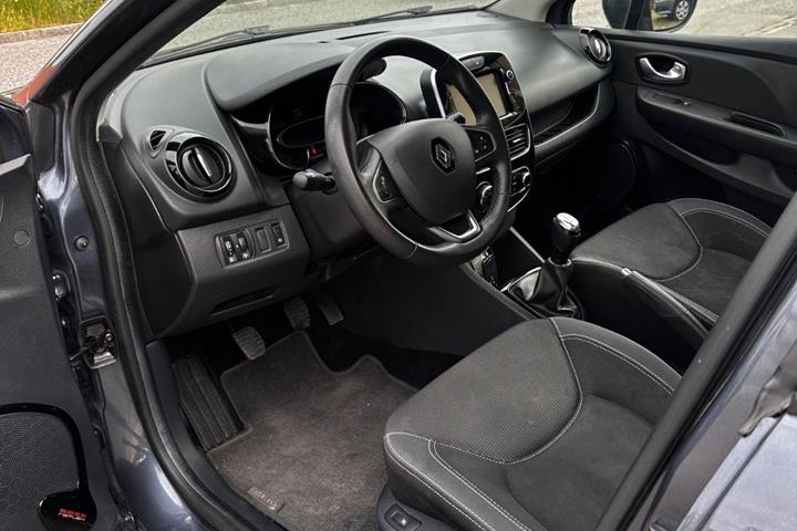 Grå Renault Clio IV fra 2017