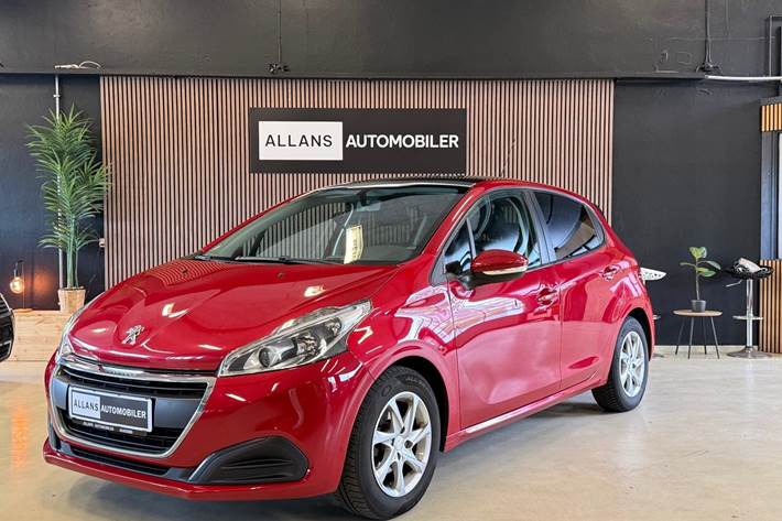 Grå Peugeot 208 fra 2016 set udefra