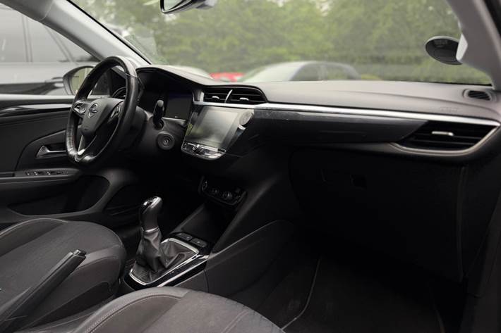 Grå Opel Corsa fra 2020
