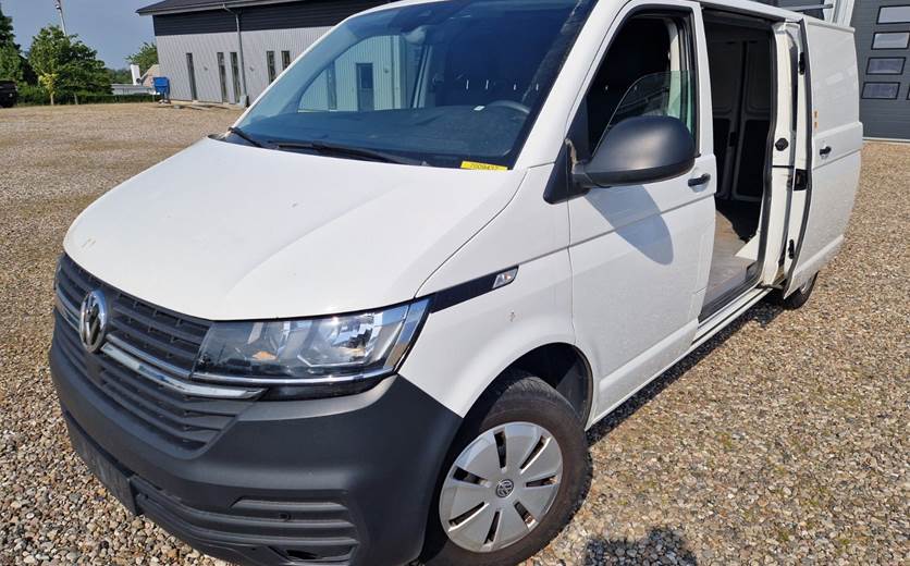 VW Transporter 2,0 TDi 110 Kassevogn lang