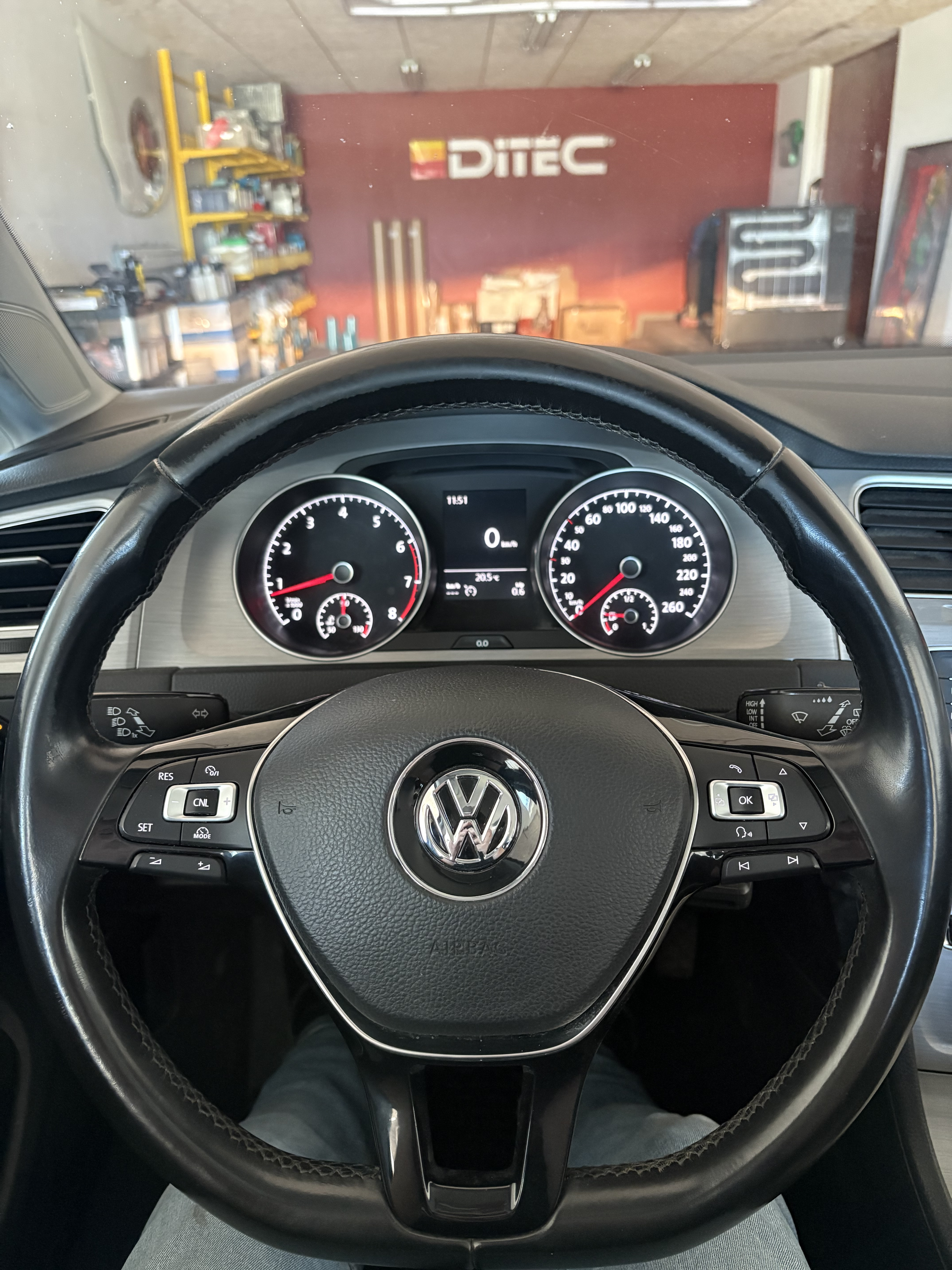 Sort VW Golf VII fra 2014