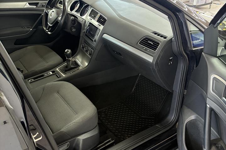 Sort VW Golf VII fra 2014