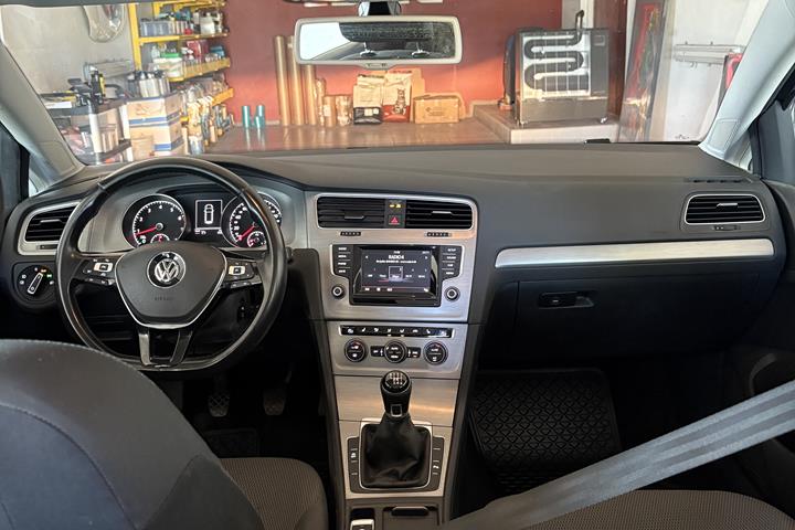 Sort VW Golf VII fra 2014