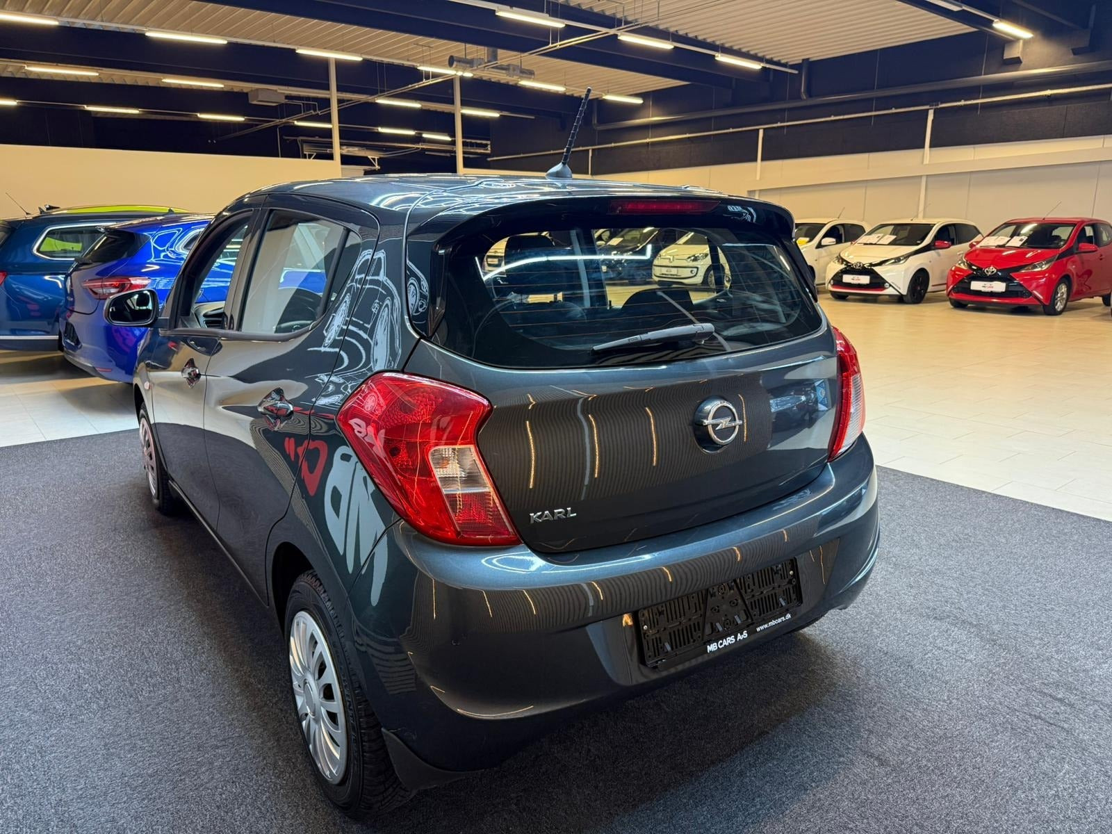 Grå Opel Karl fra 2017
