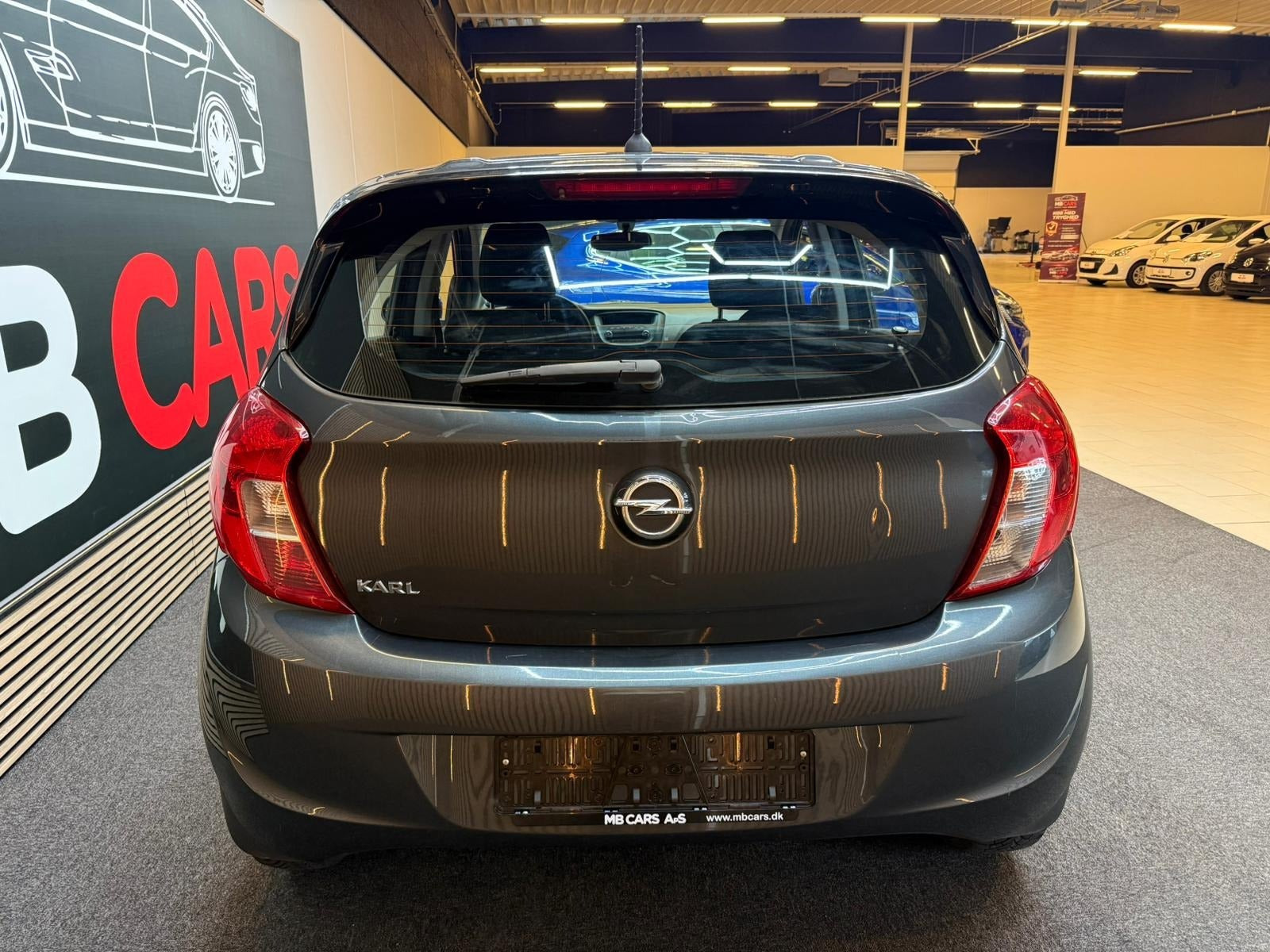 Grå Opel Karl fra 2017