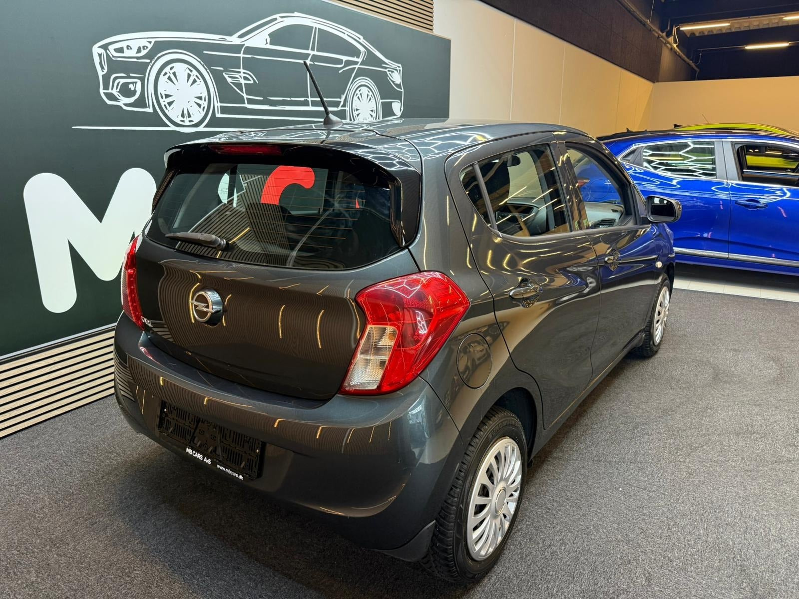 Grå Opel Karl fra 2017