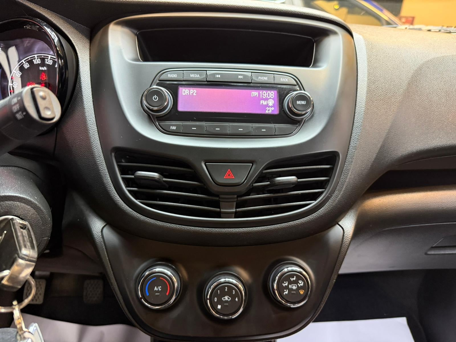 Grå Opel Karl fra 2017