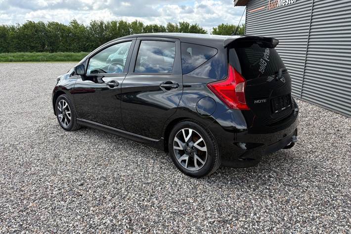 Sort Nissan Note fra 2016