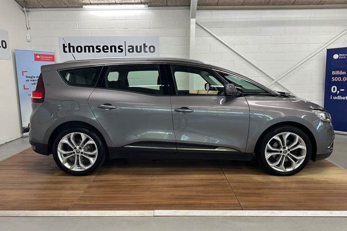 Grå Renault Grand Scenic IV fra 2020