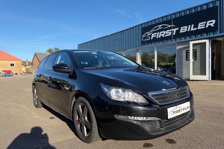 Sort Peugeot 308 fra 2016 set udefra