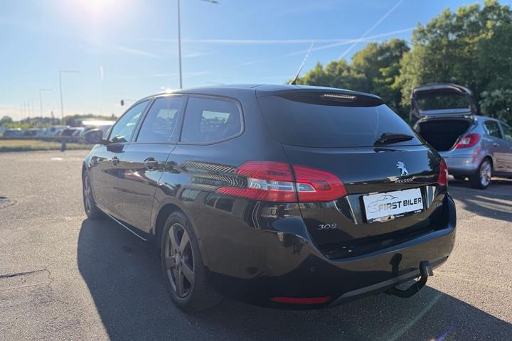 Sort Peugeot 308 fra 2016