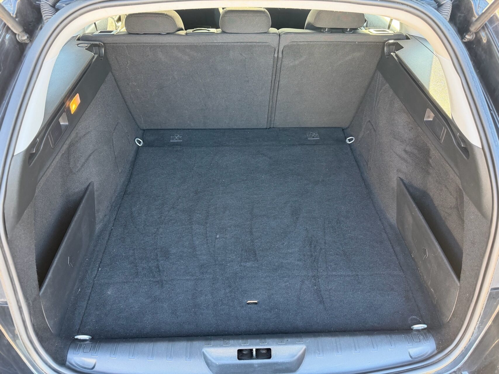 Sort Peugeot 308 fra 2016
