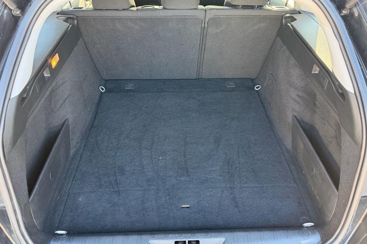 Sort Peugeot 308 fra 2016