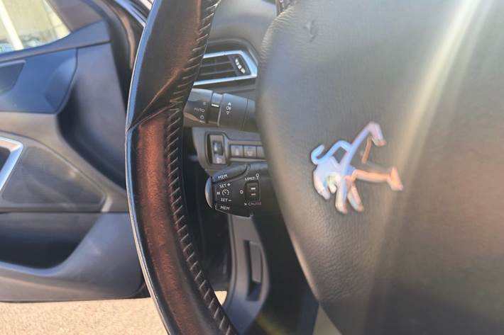Sort Peugeot 308 fra 2016