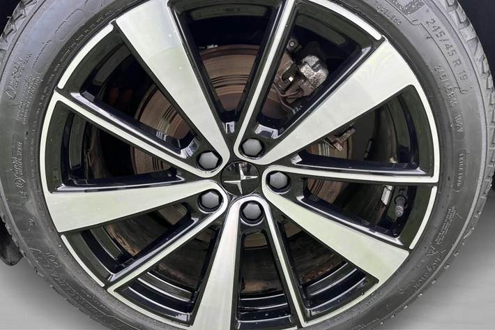 Sort Polestar 2 fra 2023