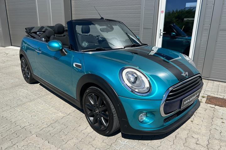 Blå Mini Cooper fra 2016 set udefra