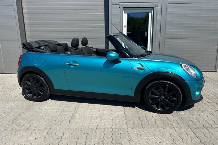 Blå Mini Cooper fra 2016