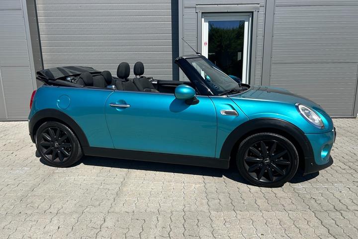 Blå Mini Cooper fra 2016