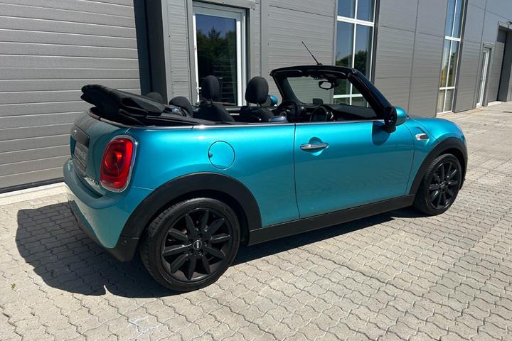 Blå Mini Cooper fra 2016