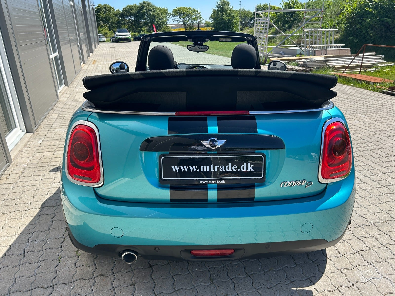 Blå Mini Cooper fra 2016