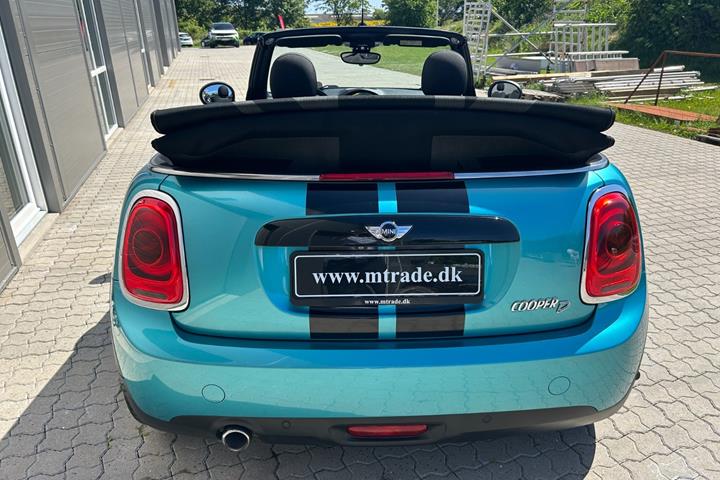 Blå Mini Cooper fra 2016