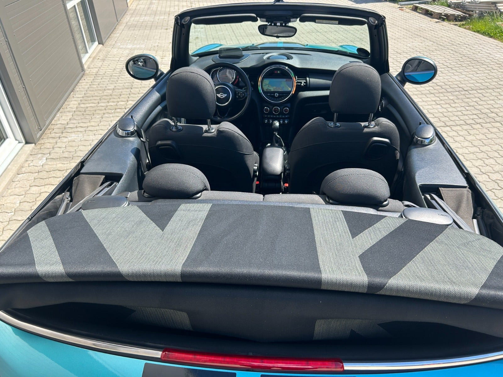 Blå Mini Cooper fra 2016