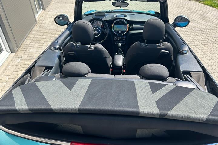 Blå Mini Cooper fra 2016