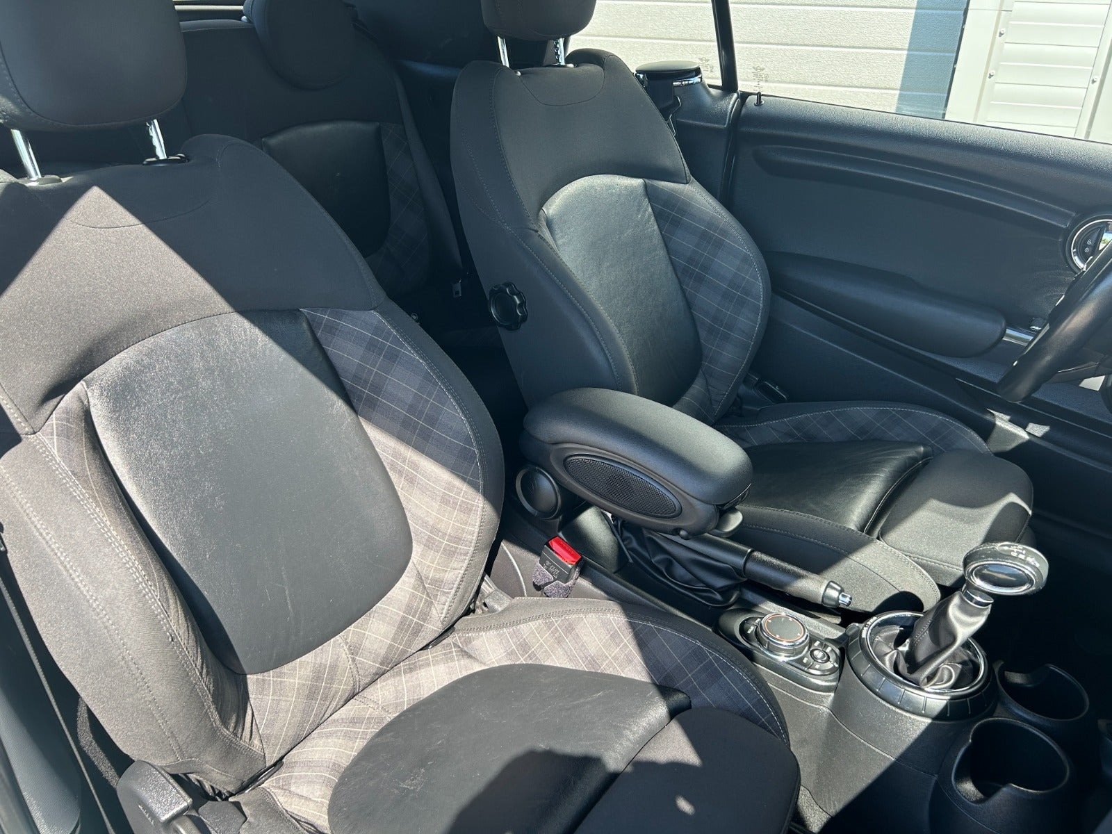 Blå Mini Cooper fra 2016