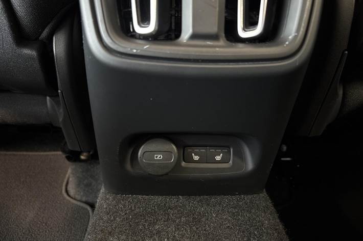 Grå Volvo C40 fra 2023