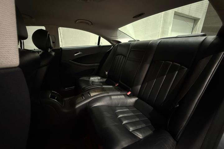 undefined Mercedes CLS320 fra 2008 set indefra