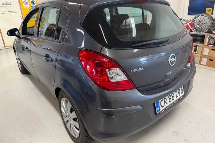 Grøn Opel Corsa fra 2013