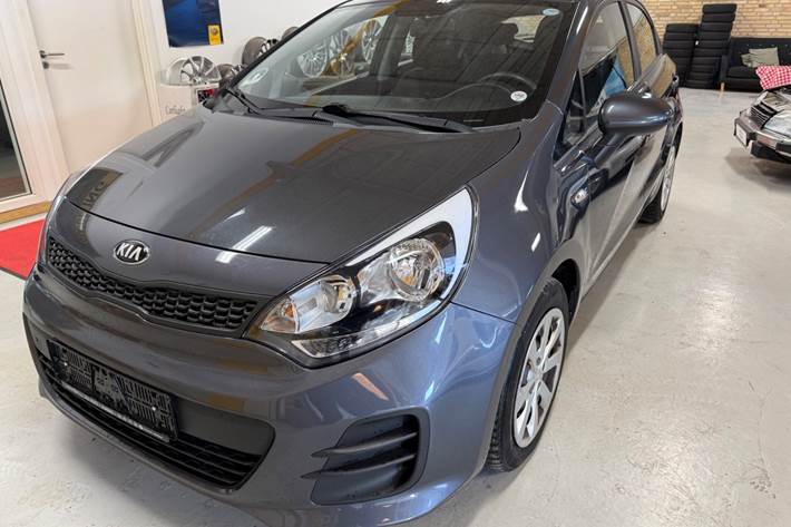 Grå Kia Rio fra 2015