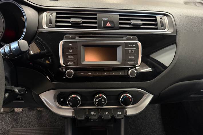 Grå Kia Rio fra 2015