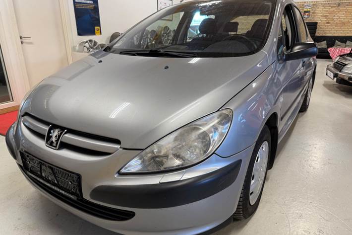 Sølv Peugeot 307 fra 2001