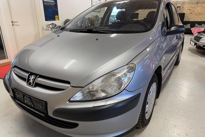 Sølv Peugeot 307 fra 2001