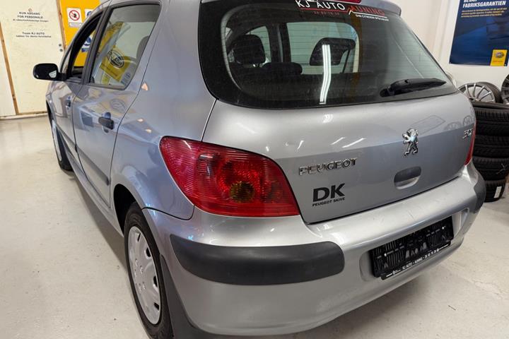 Sølv Peugeot 307 fra 2001