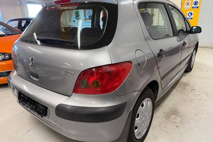 Sølv Peugeot 307 fra 2001