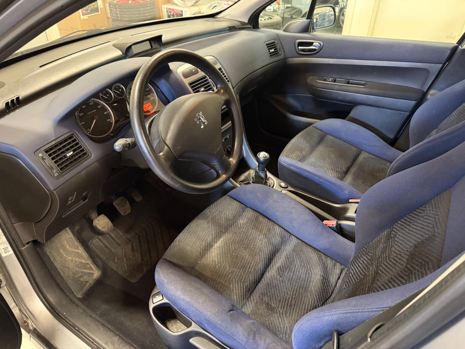 Sølv Peugeot 307 fra 2001